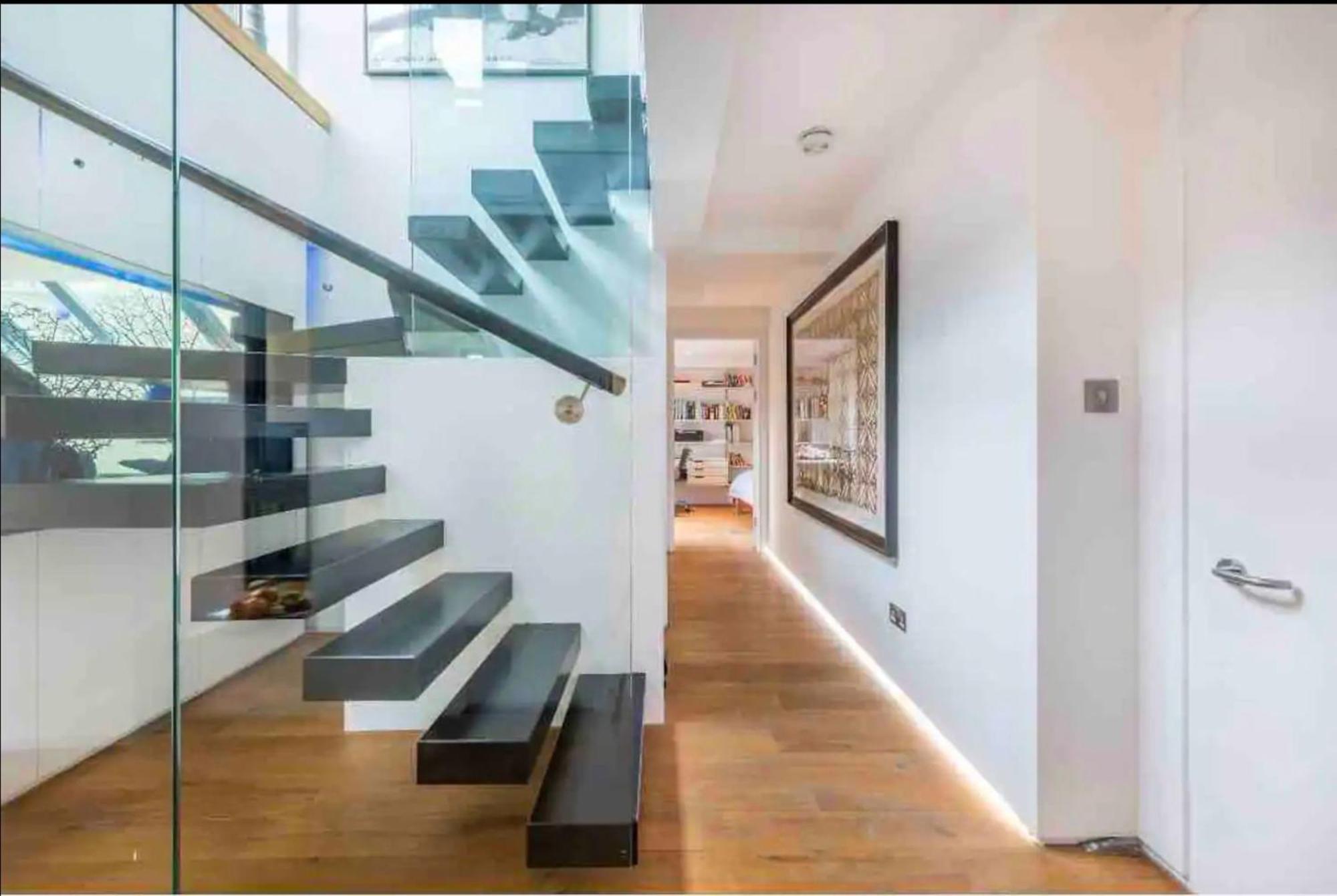 Stunning 3 Bedroom, 3 Bathroom Duplex With Terrace Лондон Екстер'єр фото